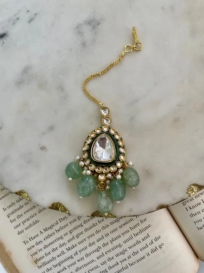 Necklaces PRERTO ECOMMERCE PRIVATE LIMITED Saisha Emerald Drops Kundan Polki Necklace Set Necklace Earrings Mang Tika